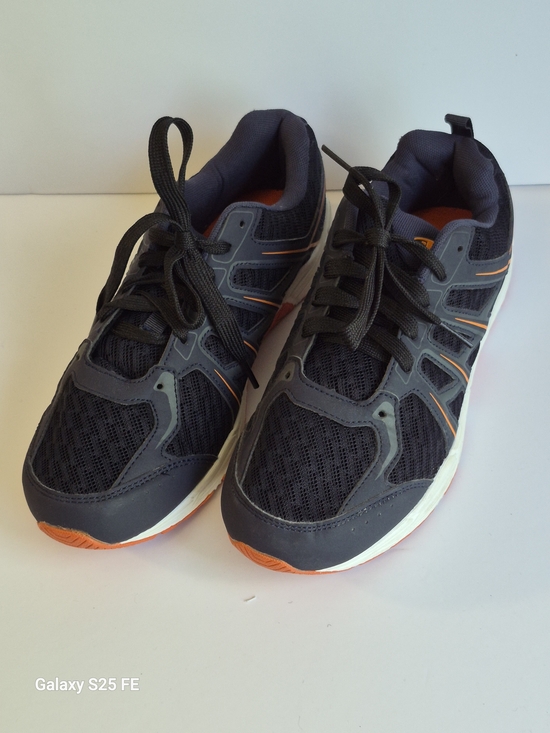 Athletic Sneakers Shoes - Athletic Sneakers - Black with Orange and White Soles
